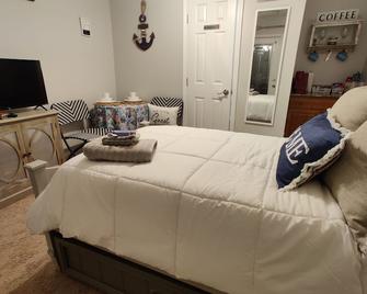 Tiny Lake House Oasis - Middleburg - Habitación