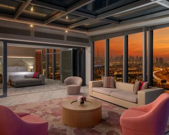 Hilton Dubai Creek Hotel & Residences - Dubai - Living room