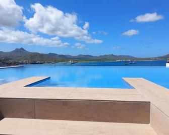 Ouril Hotel Mindelo - Mindelo - Pool