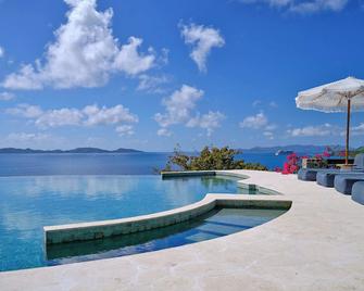 ثي آيريل، ان دبي - Buck Island - حوض السباحة