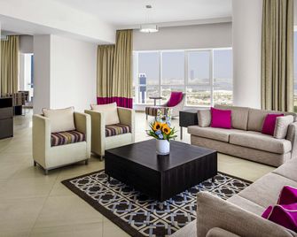 Aparthotel Adagio Premium Dubai Al Barsha - Dubai - Living room