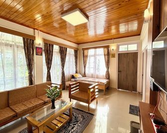 Yepplo Holiday Home - Shillong - Living room