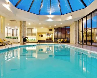 Reading Vitality Hotel - Spring Ridge - Pool