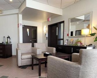 Quality Hotel & Suites - Sherbrooke - Sala de estar