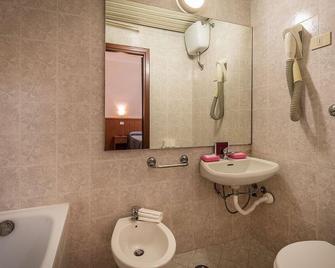 Hotel Real - Florenz - Bad