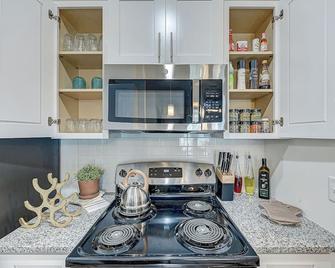 Coastal Luxe Apt Near Fernandina Bch/Amelia Island/Jax Airport & I-95 To Dwtn. - Yulee - Küche