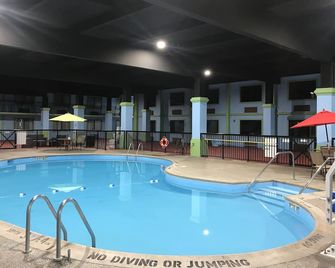 Quality Inn Vincennes - Vincennes - Pool