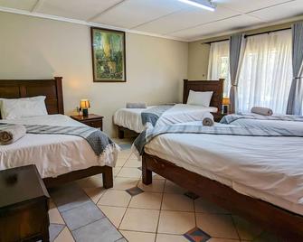 Room in Villa - Zambezi Family Lodge - Leopard Room - Victoria Falls - Schlafzimmer