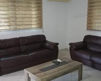 Executive furnished 2 bedroom apartment - Accra - Salon