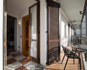 Hotel Ungheria Varese 1946 - Varese - Balcony