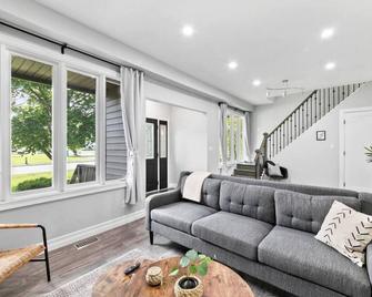 4Bed Apt With a Firepit + Golf Club - Windsor
