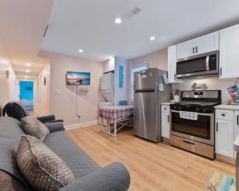 326 E Glenwood Ave, Unit 2 - Wildwood - Living room