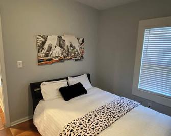 Short term lease/Fully Furnished Home with utilities. - Blytheville - Спальня