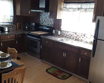 Kozy Korner will be your home away from home to refresh and rest when traveling. - Midpines - Küche