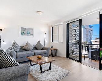 Paradise Ocean 2 Bedroom Apartment - Coasthm - Bundall - Sufragerie