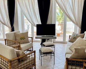 La Cornucopia sul Mare - Ponza - Wohnzimmer
