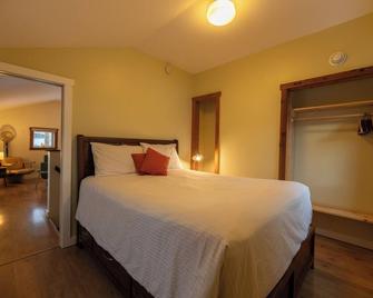 Located in Downtown Whitehorse - Treehouse - Whitehorse - Schlafzimmer