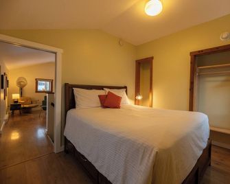 Located in Downtown Whitehorse - Treehouse - Whitehorse - Habitación