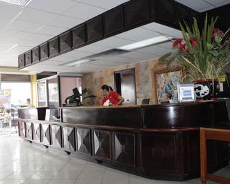 Gran Hotel Paris - La Ceiba - Front desk