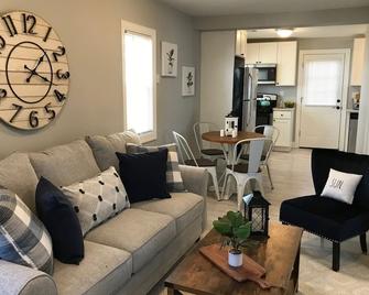 2 Blocks to the Beach - Seaside Heights - Living room