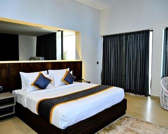 The Zims Luxor Resort - Chikamagalur - Bedroom