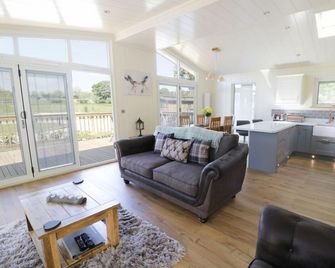 Squirrel Lodge - Skipton - Living room