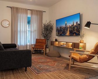 Stylish King Suite, Egewater Beach & Ohio City - Cleveland - Sala de estar