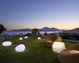 Santa Maria Village - Plaka - شرفة