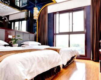 Liangyuan Sanguo Wenhua Hotel - Mianyang - Bedroom