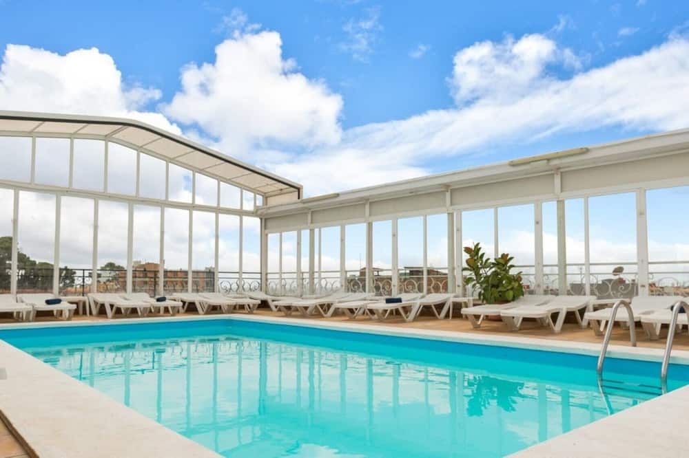 Vintage Hotel Mercedes