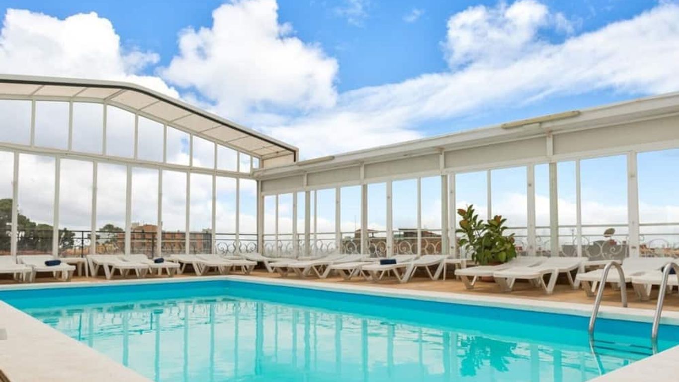 Vintage Hotel Mercedes