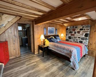 Fiesta on the Lake - The Lounge on Trout Lake - Boulder Junction - Bedroom