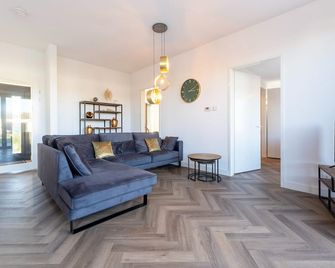 Cozy Villa With Lakeside Views - Zeewolde - Living room