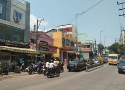 2 Bedroom Apartment Near Basavatarakam Indo American Cancer Hospital. - Hyderabad - Building