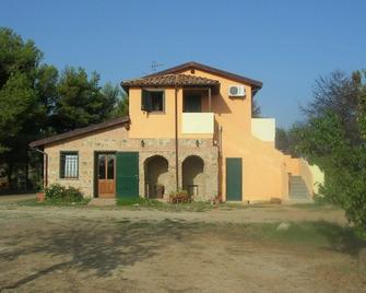 Nakelia - Zambrone - Gebäude