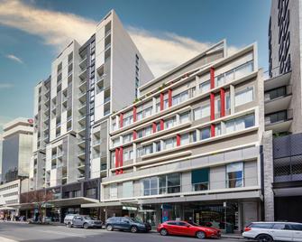 Holiday Inn & Suites Sydney Bondi Junction By IHG - Sydney - Building