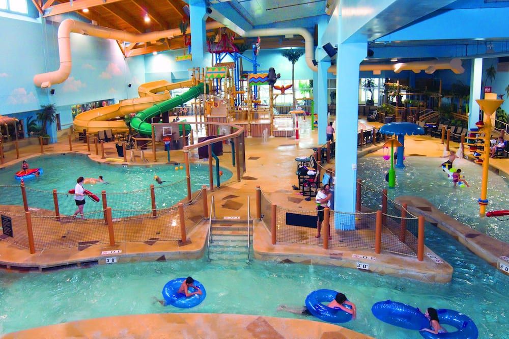 كاناد إنز ديتستينيشن سنتر جراند فوركس - غراند فوركس - حوض السباحة