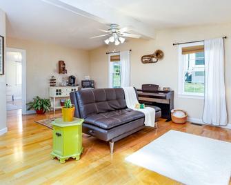 Clean, Beautiful & Safe. Close To All Of Nashville's Famous Spots!! - Goodlettsville - Olohuone