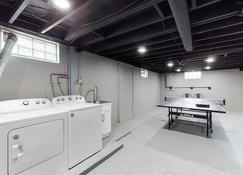 Charming 3 Bdrm Hof Getaway - Remodeled 2021 - Canton - Wäscheservice