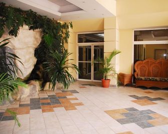 Peten Esplendido - Flores - Lobby