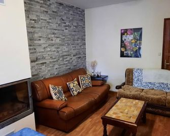 Vacation home. Saint FIRMIN in Valgaudemar. High mountains. 2 independent toilets - Saint-Firmin - Sala de estar