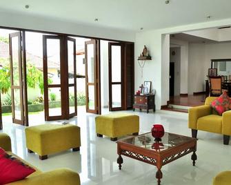 Koratuwa Residence - Private Country Hideaway - Homagama - Lobby