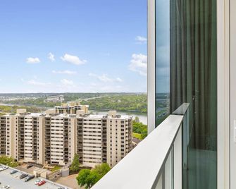 20th Fl 1br - Heated Pool - Gym - Bar - Balcony - Austin - Balkon