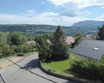 Hotel-restaurant Les Chenets - Saint-Bonnet-en-Champsaur - Вигляд зовні