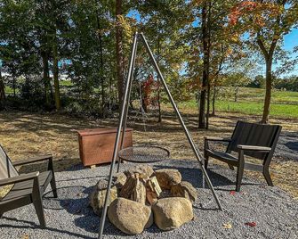 Memory Cove at Tranquil Acres - Millersburg - Innenhof