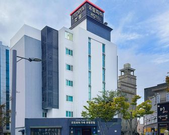 Mokpo Utopia Family Hotel - Mokpo - Building