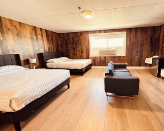 Camrose Le Chateau Hotel - Camrose