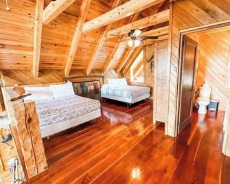 Overlook the river @ Wildwood - Max Meadows - Bedroom