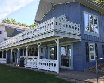 Cedar Oaks Lakeside Resort - Houghton Lake - Formally Ohana / Riviera Resort. - Prudenville - Building