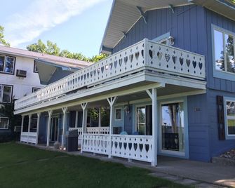 Cedar Oaks Lakeside Resort - Houghton Lake - Formally Ohana / Riviera Resort. - Prudenville - Edificio